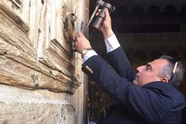 Müqəddəs Qəbir kilsəsinin açarını bir müsəlman qoruyur