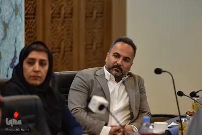 آیین رونمایی از کتاب «برندسازی کشور؛ مفاهیم، مشکلات و راهکارها» در اصفهان