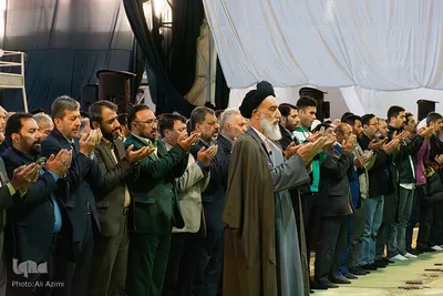 اقامه نماز عید فطر در مصلای اصفهان
