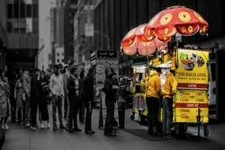Un vendeur de Hot dog, créateur de la chaîne alimentaire halal la plus célèbre au monde