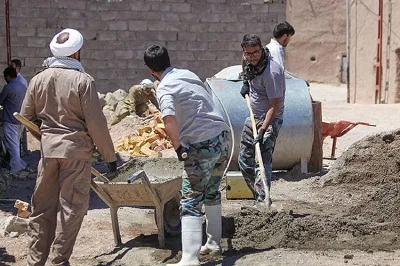 دانشجویان بسیجی سیستان‌ و‌ بلوچستان به یاری حاشیه‌نشینان می‌روند