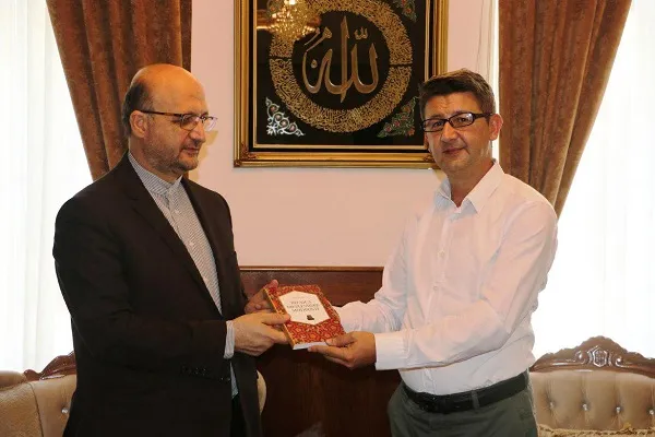 مولوی و حافظ؛ الگویی مردمی برای دوری از افراط‌گرایی