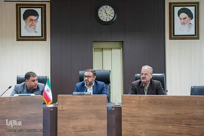 نشست مسئولان مردمی فعالیت‌های قرآنی شیراز با فرماندار