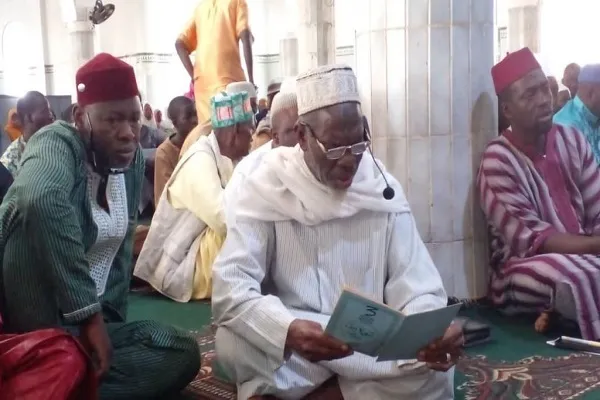 Guinée : une séance de lecture du Coran après la tragédie