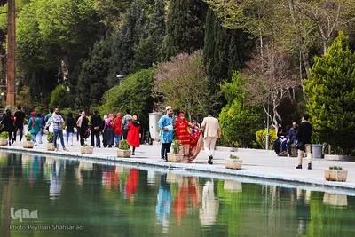مسافران نوروزی کاخ چهل ستون
