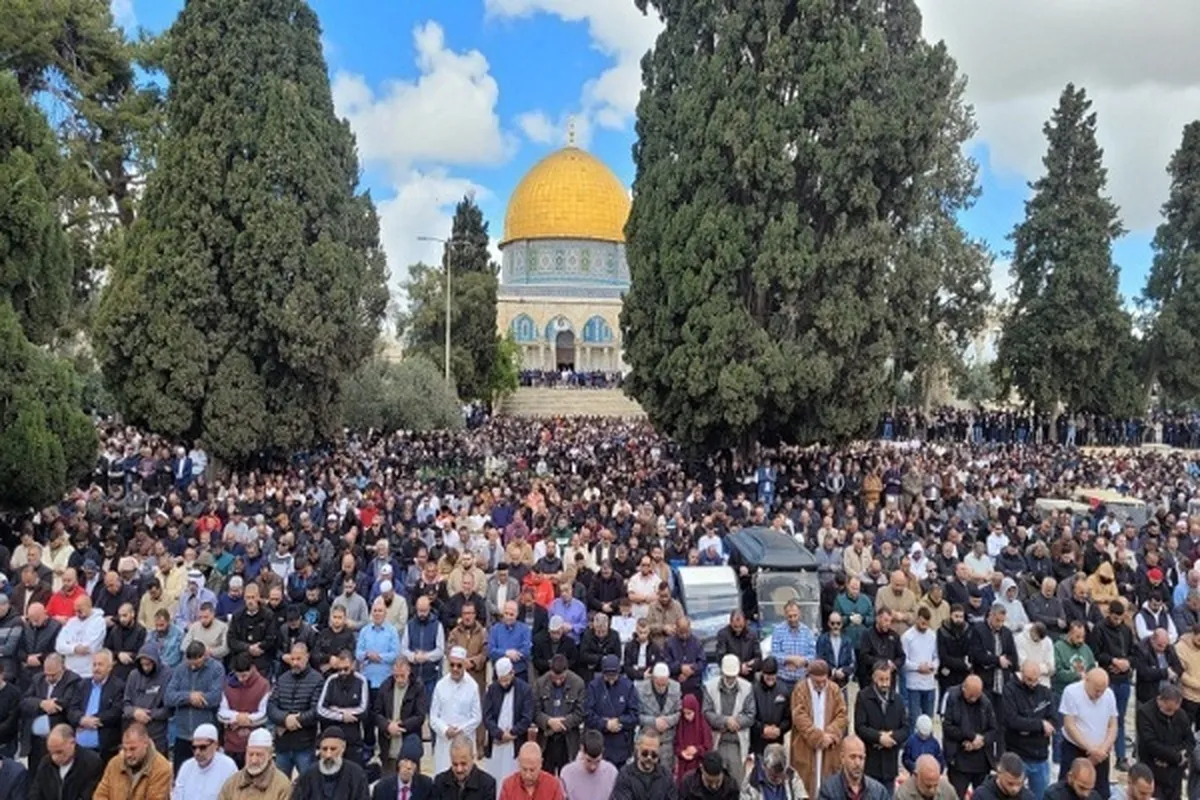 Falasdinawa 80,000 ne suka yi Sallar Juma'a ta farko ta Ramadan a Masallacin Quds