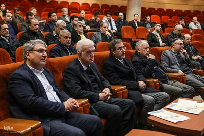 مراسم گرامیداشت هفته‌نامه بازار کار همراه با برنامه نکوداشت سیدکاظم حسینی