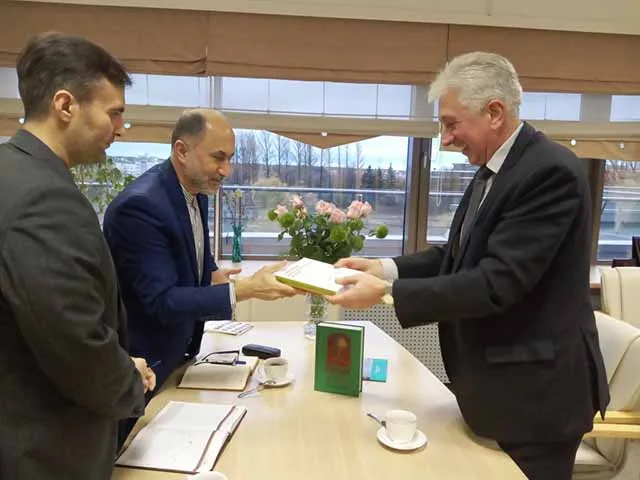 بازدید رایزن فرهنگی ایران از کتابخانه ملی بلاروس