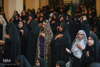 نماز ظهر عاشورا در شبستان امام خمینی(ره)‎ حرم شاهچراغ(ع)