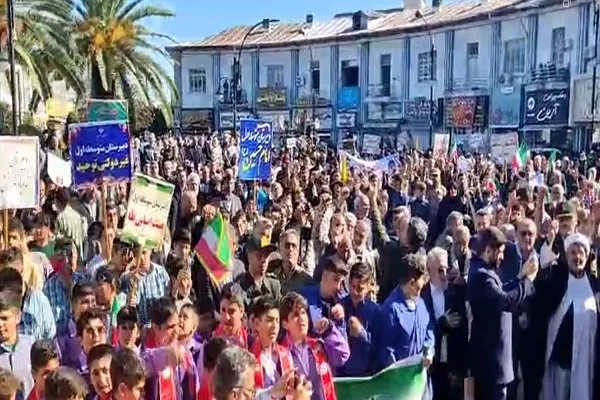 راهپیمایی مردم و دانش‌آموزان بابلسر در یوم‌الله ۱۳ آبان