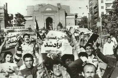 میدان امام خمینی در تهران پس از اعلام آزادی خرمشهر. عکاس: علی فریدونی
