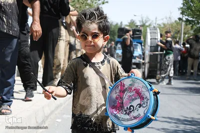 آیین «گل‌مالی» صبح عاشورا در فولادشهر اصفهان