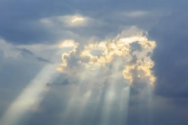 এমন আলো যা কখনো নিভে না