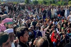 মহানবীর কার্টুনের প্রতিবাদে ফরাসি পণ্য বর্জন করছে পাকিস্তান