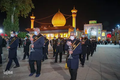 لاله گردانی خدام حرم شاهچراغ (ع) در شب اربعین حسینی