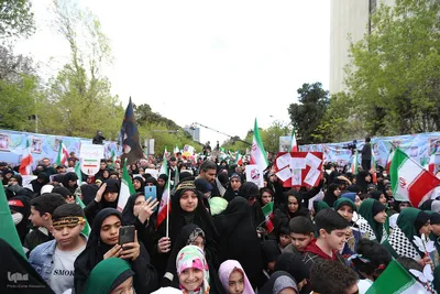 تجمع کودکان و نوجوانان در چهلمین روز شهادت دانش‌آموزان مینابی