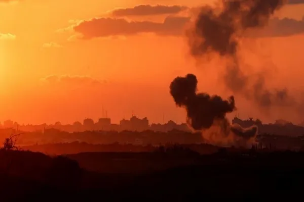 Israel continua matando palestinos em Gaza após massacre no hospital