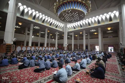 محفل انس با قرآن دانش‌آموزان شیرازی در سومین حرم اهل‌بیت علیهم السلام