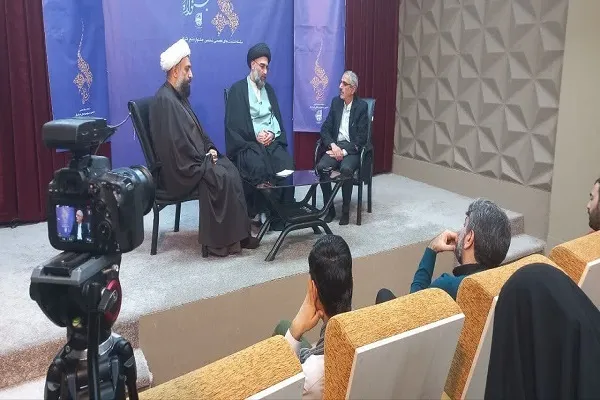 نشست «ظرفیت‌ها و ظرافت‌های نوحه و سرود در آثار شاعران حوزوی» برگزار شد