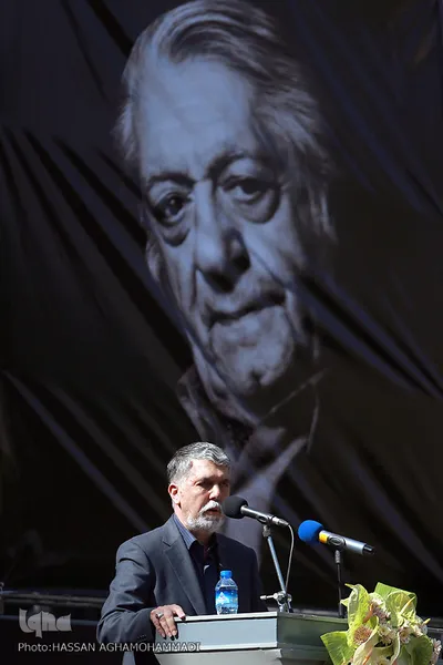 سید عباس صالحی در مراسم تشییع جنازه عزت الله انتظامی
