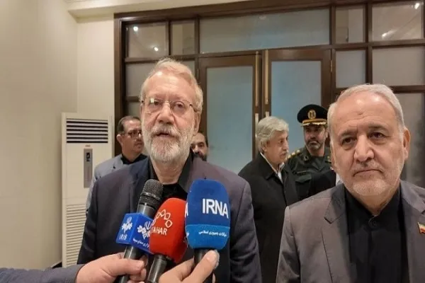 لاریجاني: د ایران او پاکستان ترمنځ ملګرتیا له سیمه ییزې سولې سره مرسته کوي