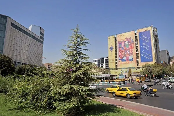 دیوارنگاره جدید میدان ونک اکران شد