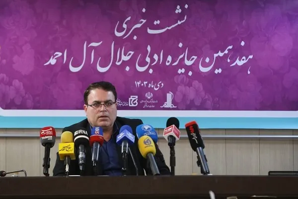 ادبیات بهترین زبان برای گفت‌وگو و مفاهمه با نسل امروز است