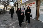 مادران خانه‌دار در طول روز کارهای زیادی را انجام می‌دهند. آن‌ها یک پرستار،معلم، آشپز، همبازی، حسابدار، خدمتکار، راننده و هزاران شغل و نقش دیگر دارند که به صورت تمام وقت و بدون دریافت هیچ حقوق و پاداشی بدون مزایای جانبی در حال کار کردن هستند.
