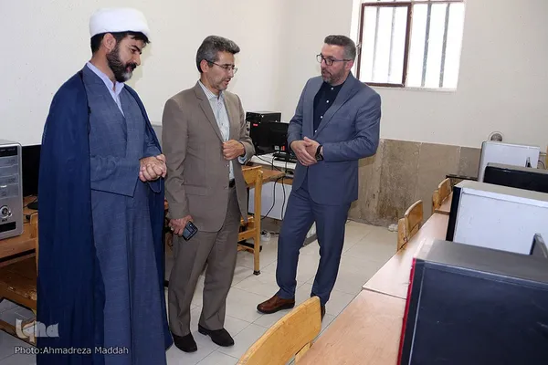 بازدید معاون آموزشی و کارآفرینی جهاددانشگاهی  از مرکز آموزشی شهید شقاقیان شیراز