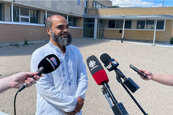 Weekly Loudspeaker Call to Prayer Resumes at Mosque in Canada’s Saskatchewan M. Anisur Rahaman, director of Regina City Jamia Masjid, says the English translation of the call to prayer is meant to clear up misinformation.
