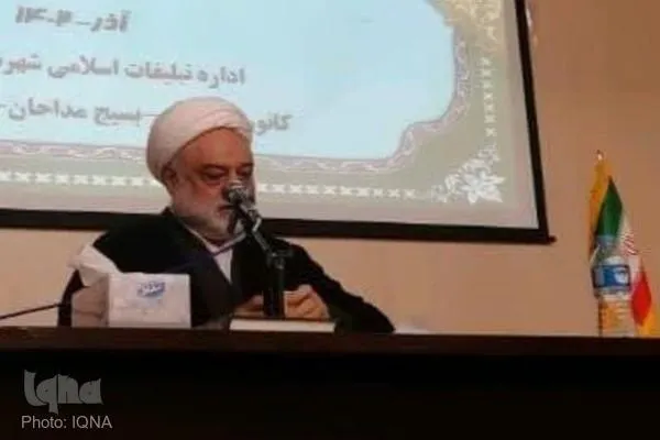 ذاکران به تأثیرگذاری جملات خود در مداحی توجه کنند
