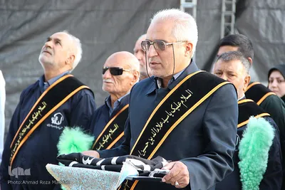 اهتزاز پرچم عزا بر فراز گنبد حرم حضرت سيدعلاءالدين حسين‌بن‌ موسي‌الكاظم(ع)
