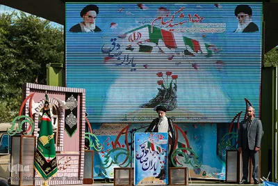 حجت‌ الاسلام‌ والمسلمین سید ابراهیم رئیسی، رییس قوه قضاییه در مراسم تشییع پیکر مطهر ۱۵۰ شهید دفاع مقدس
