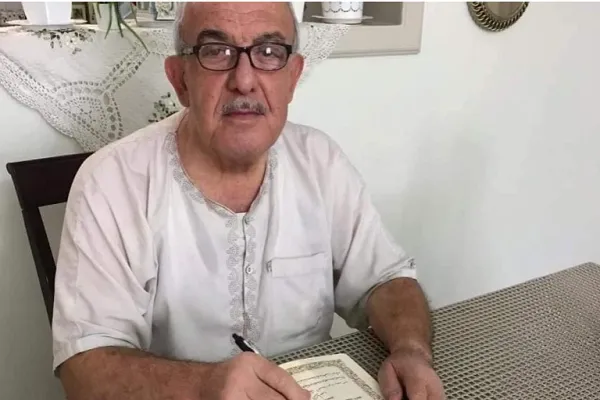 بعد 3 سنوات...خطاط سوري ينهي كتابة نسخة من القرآن