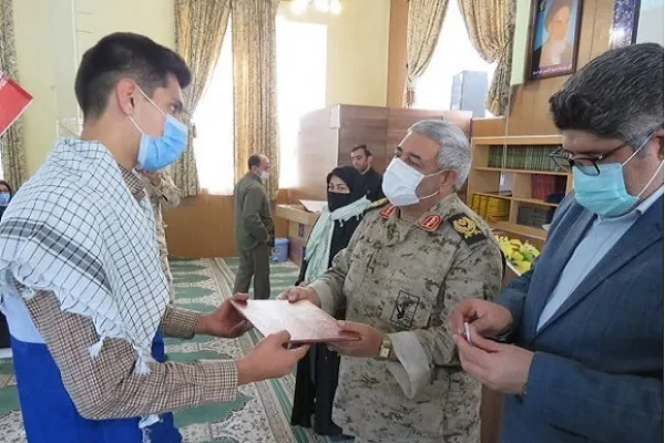 تقدیم ۱۴۷ شهید دانش‌آموز بسیجی از خوی در دفاع مقدس
