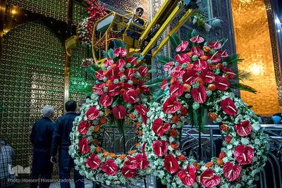 گل‌آرایی و چراغانی حرم رضوی در آستانه میلاد امام هشتم