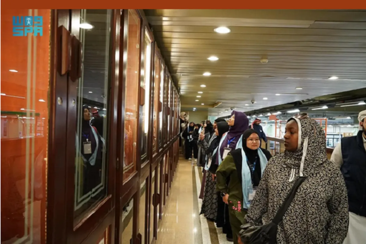 Medical Students from Different Countries Tour Quran Printing Complex in Medina