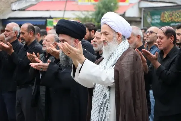 نماز ظهر عاشورا در امامزاده یحیی(ع) ساری