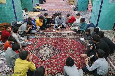 اعتکاف دانش آموزی در مسجد جامع یزد‎