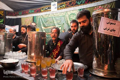 شب قدر اصفهانی‌ها در جوار شهدا و علما