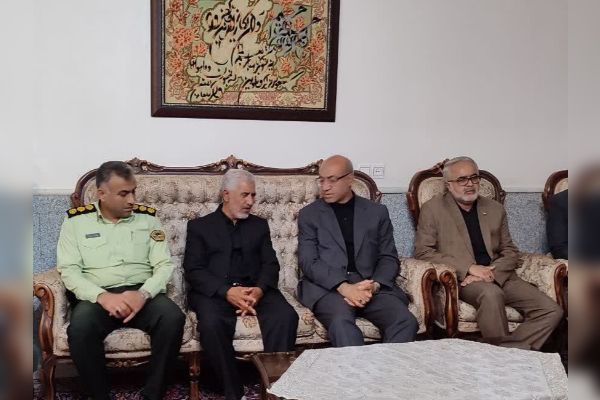 دیدار استاندار کرمانشاه با خانواده شهید