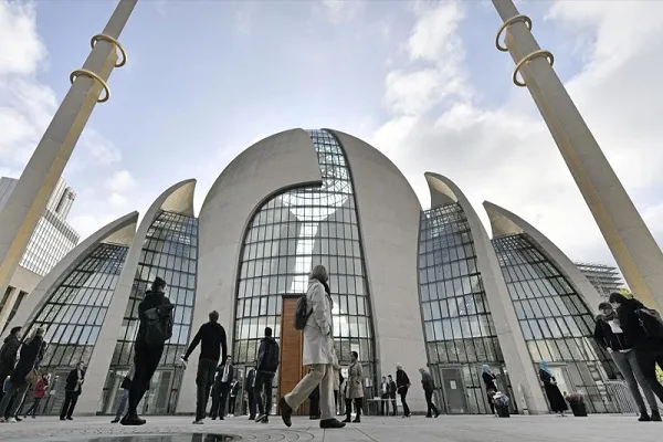 Almanya, Müslümanlara yönelik ırkçı saldırıları azalttığını iddia ediyor