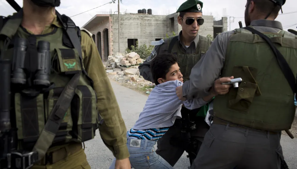 Pinalaya ng Israel ang Menor de Edad na Palestino Pagkatapos ng 9 na mga Buwan sa Bilangguan