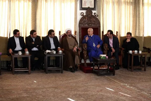 مسلمانان و مسیحیان ایران الگوی همزیستی مسالمت‌آمیز بین ادیان هستند