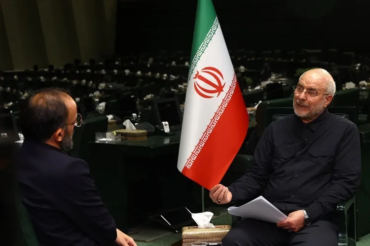 رهبر معظم انقلاب مانند سال ۵۹ جنگ‌ را فرماندهی می‌کردند