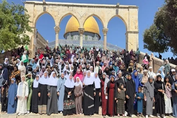 Ceremony Honors 600 Hijab-Wearing Palestinian Girls at Al-Aqsa Mosque