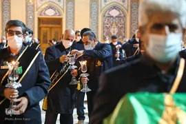 مراسم شام غریبان و لاله گردانی خادمین حرم شاهچراغ (ع)