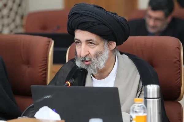 سند اشتغال در جامعةالمصطفی بازخوانی شود