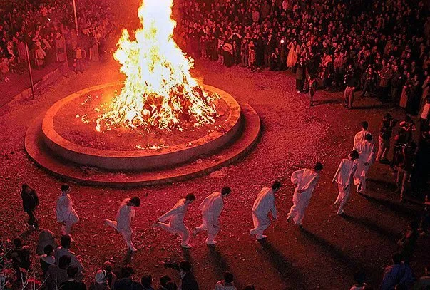 Zoroastriani celebrano antico festival Sadeh