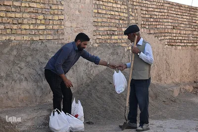 توزیع ۱۴۰ بسته افطاری ساده بین نیازمندان بیرجندی